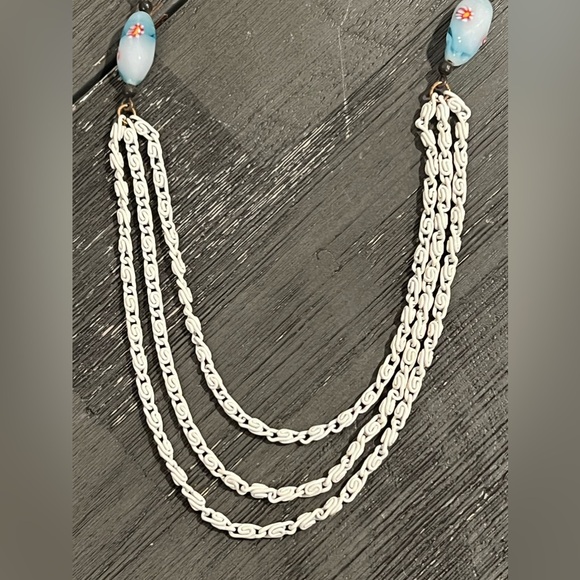 Vintage long white chain with blue long glass floral beads & AB white spacer - Picture 6 of 12
